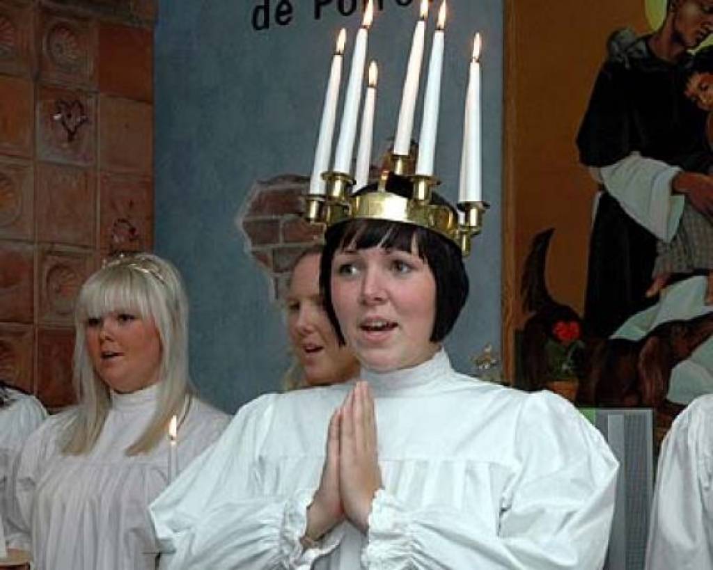 Līdz svētdienai (06.01.2008) Liepājā viesosies septiņas Lūcijas no Helsingborgas. Viņas sniegs labdarības koncertus pilsētas sociālajās iestādēs, baznīcās, bērnudārzos, veco ļaužu mājā un vēl citviet.
Autors: Jānis Goldbergs