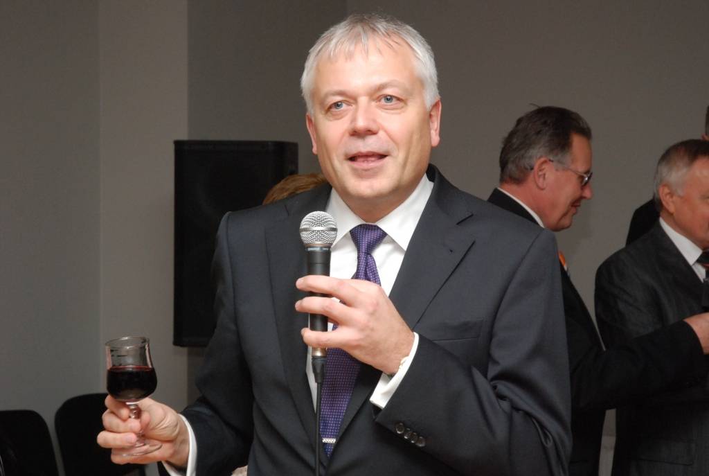 Liepājas pilsētas mērs Uldis Sesks šodien, 18. decembrī, Liepājas Olimpiskajā centrā uz tradicionālo gada noslēguma pasākumu aicināja pilsētas rosīgāko sabiedrības daļu. Pasākuma pirmajā daļā tika apskatītas Liepājas šā gada veiksmes un...
Autors: Uldis Dobelis