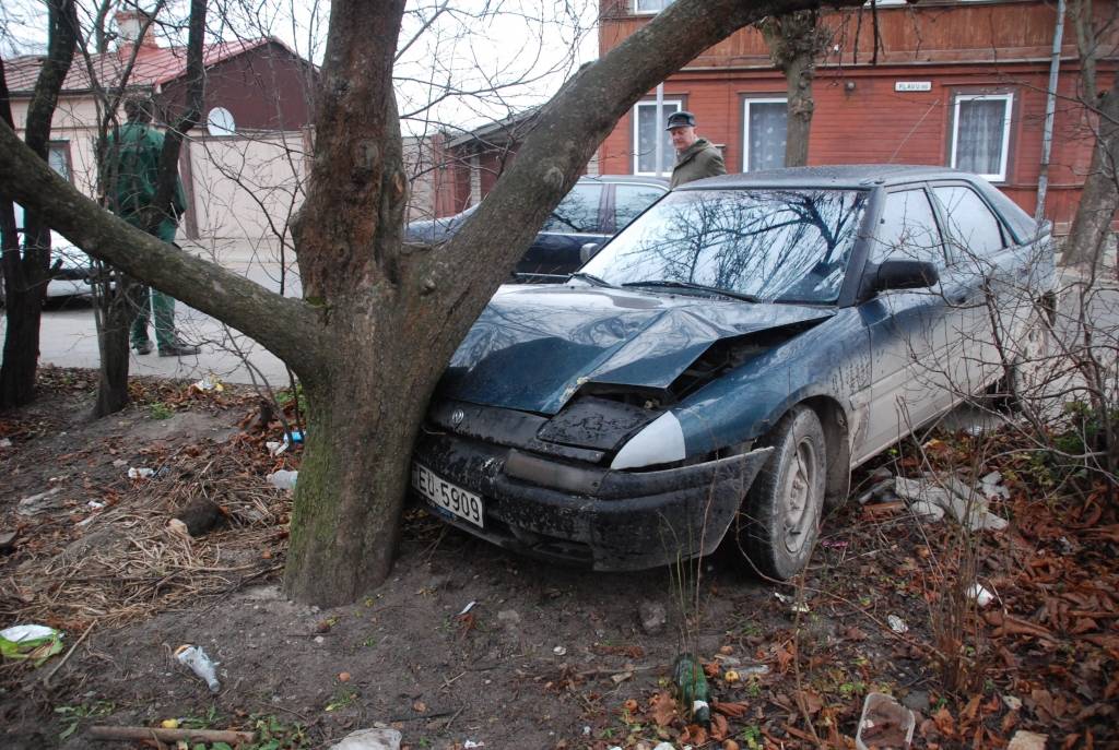 16. decembrī pirms pulksten 11 automašīnas 