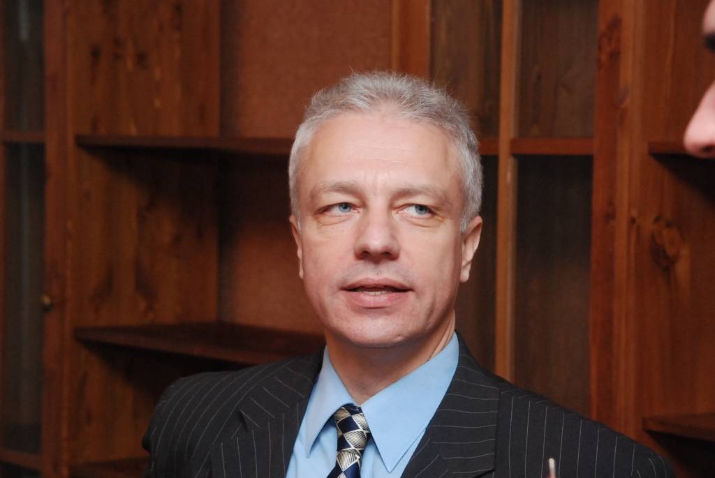 Bezmaksas juridiskās konsultācijas par darba tiesiskajām attiecībām, darba aizsardzību un strīdu risināšanu tagad būs pieejamas ne vien arodbiedrības biedriem. Pirmdienās un ceturtdienās konsultācijas Celtnieku ielā 19 tiks sniegtas no...
Autors: Ilze Vainovska