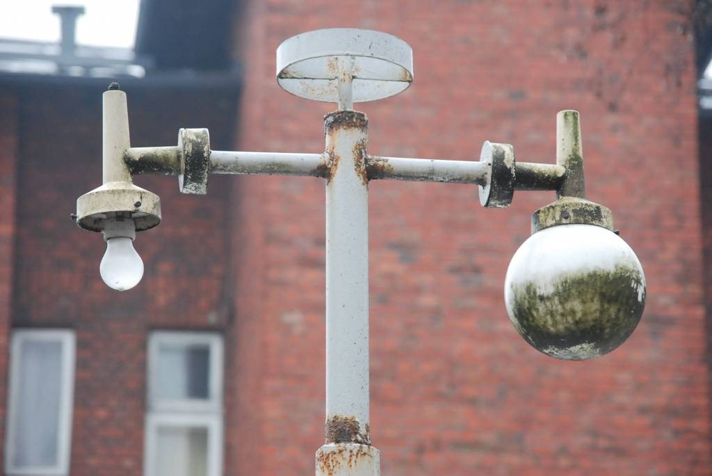 Liepājā ielu apgaismošanai šogad tērēs par 40 000 latu vairāk nekā pērn, vēstī SIA 