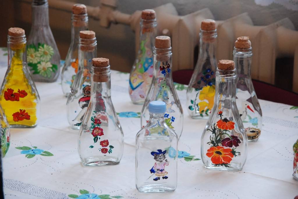 Grobiņas Domē, interešu kopas “Tev un taviem draugiem” telpās iekārtota apgleznotu trauku izstāde, kas atceļojusi no Dobeles rajona Bēnes. 
Tā apskatāma katru trešdienu līdz 11. martam no pulksten 10 līdz 14. 

Kopas vadītāja Sarmīte...
Autors: Anita Platace