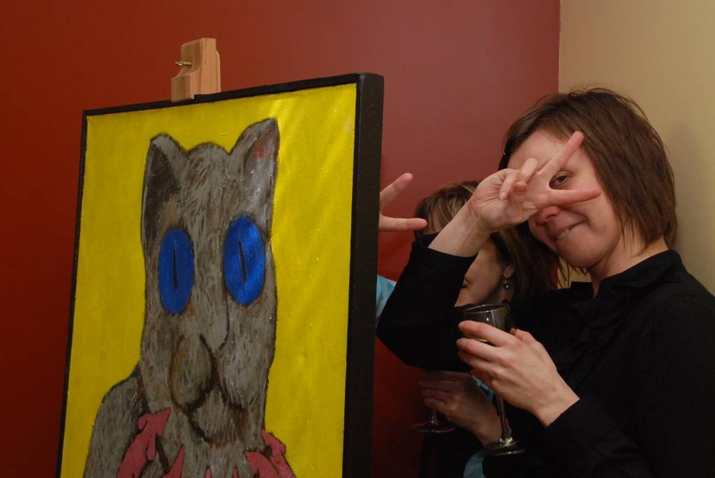 Jaunākajā Liepājas mākslas galerijā piektdienas vakarā atklāja Liepājas mākslas vidusskolas zīmēšanas uz gleznošanas skolotāju darbu izstādi ar nosaukumu “Kas mūs vienos, kas mūs šķir.”

Uz to kolēģus pamudinājusi Liene Bernāte. Viens no...
Autors: Sarmīte Štrausa