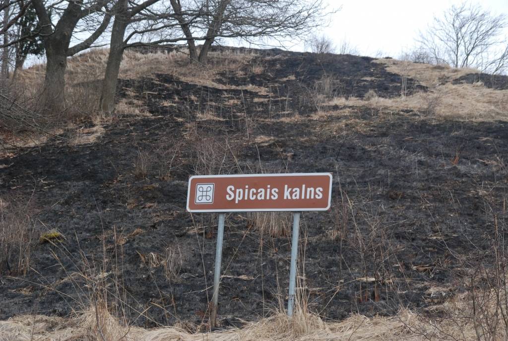 Sestdien, 14.martā, ap plkst.19 Liepājas rajona Medzes pagasta Spicaiskalns dabas liegumā degusi sausa zāle, portālam apstiprināja Valsts ugunsdzēsības un glābšanas dienesta Liepājas brigādes inspektors Edgars Rubenbergs.
Zāle degusi 500...
Autors: Jānis Goldbergs