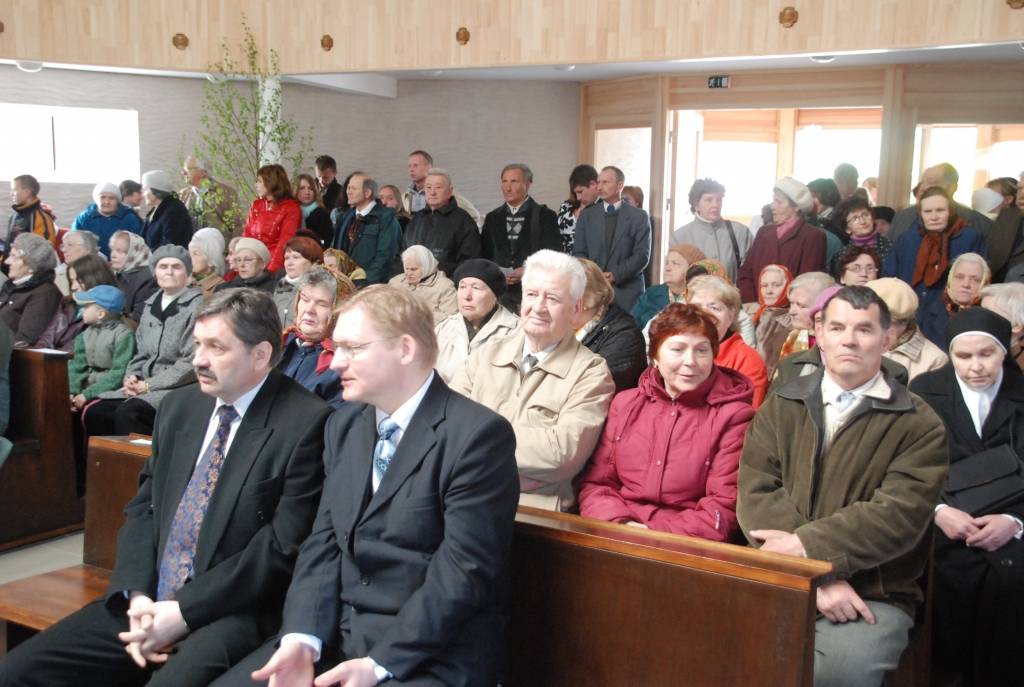 Aizputes Kristus karaļa Romas katoļu draudze tikusi pie jauna dievnama teju pēc vairāk nekā sešus gadus ilgušiem būvniecības darbiem. Sestdien notika baznīcas iesvētīšana, uz kuru bija ieradušies daudzi kristieši no Kurzemes un tālākām...
Autors: Iluta Dreimane