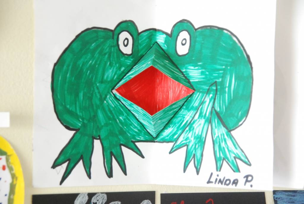 Durbes novada domes foaje apskatāma dažāda vecuma vietējo bērnu darinājumu izstāde. Zīmējumi un pārējie darbi tapuši laikā, ko bērni pavada Sociālās palīdzības centra rotaļu istabā. Šī izstāde veltīta Lieldienām, bet darbi tapuši par godu...
Autors: Anita Platace