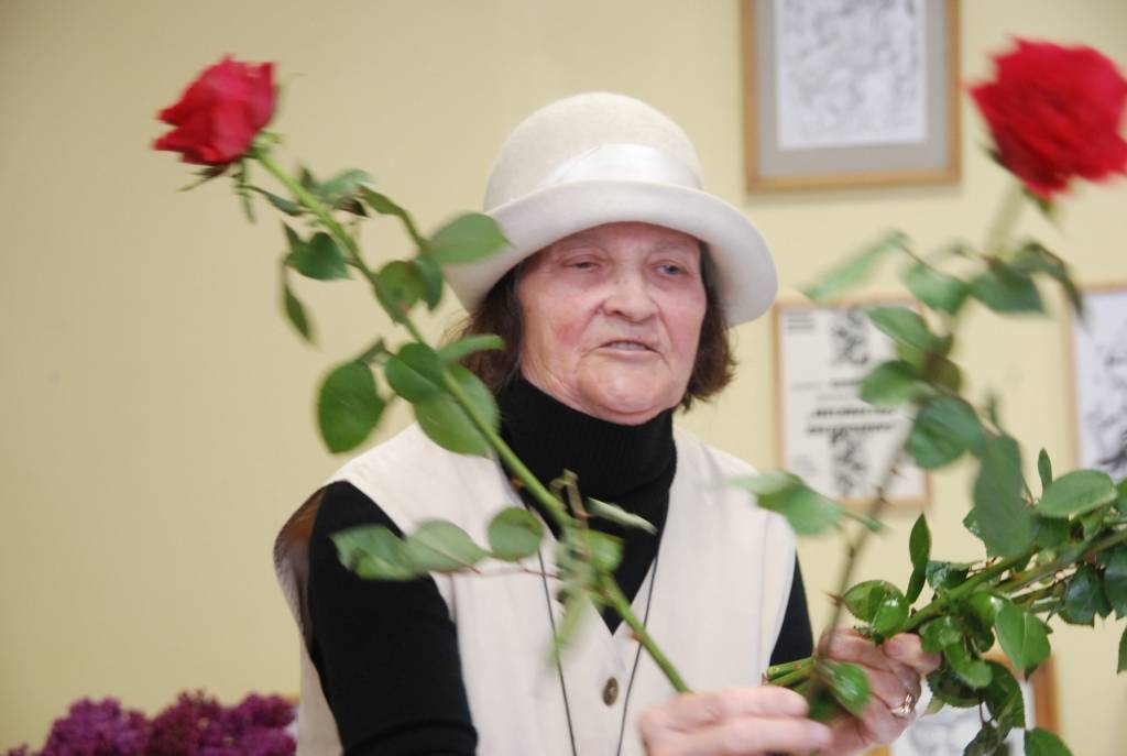 Ceriņu, rožu un citu ziedu smarža vakar, 27. maijā, virmoja Vācu-latviešu tikšanās namā Stendera ielā Liepājā. Tur kuplā draugu, paziņu, dzejas un mākslas cienītāju pulkā savu vārda dienu atzīmēja dzejniece Dzidra Šmite. Skanēja ne tikai...
Autors: 