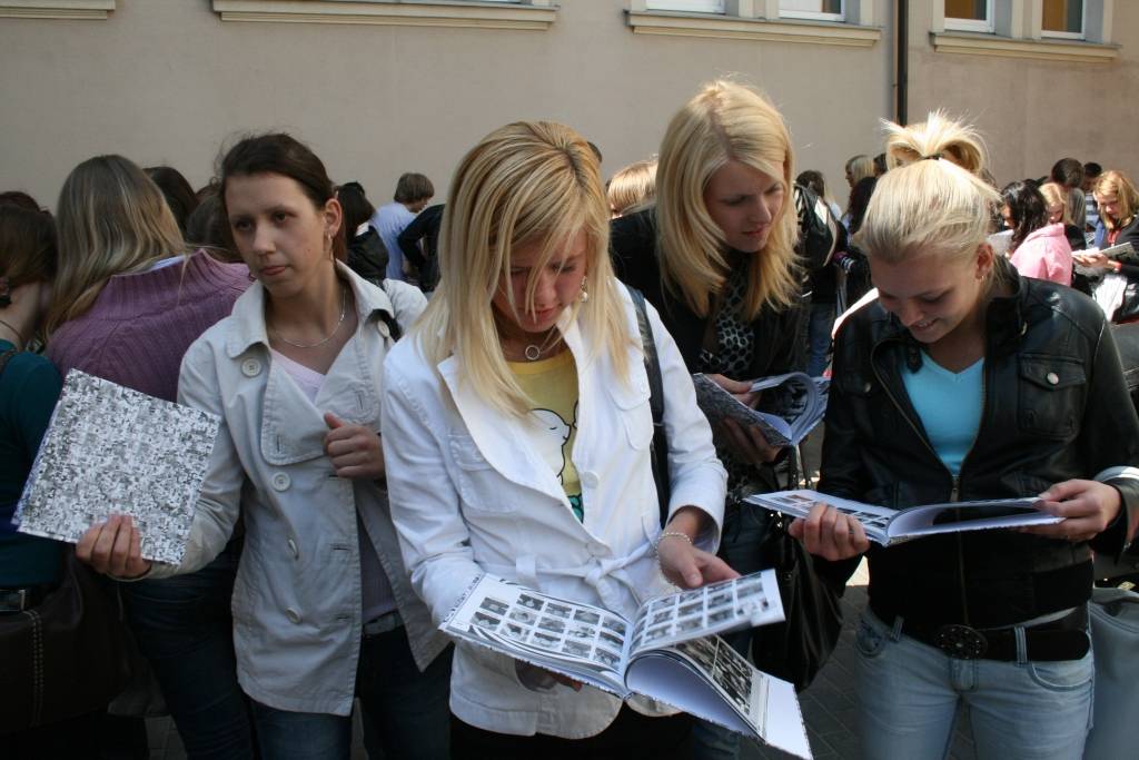 Šodien, 21. maijā, Draudzīgā aicinājuma Liepājas pilsētas 5. vidusskolas pagalmā notika skolas 