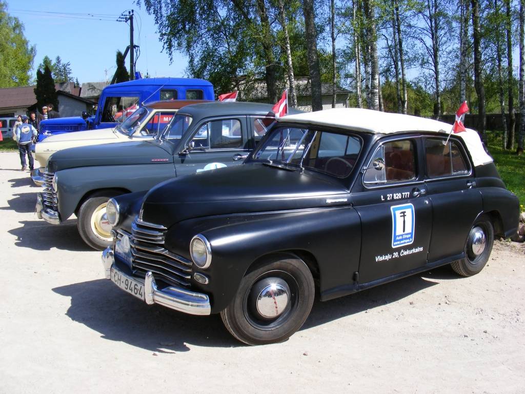 Latvijas Antīko automobiļu kluba Padomju tehnikas sekcija 2009. gada sezonu sestdien uzsāka ar seno spēkratu ralliju Rīga – Pāvilosta – Rīga.
Autors: 