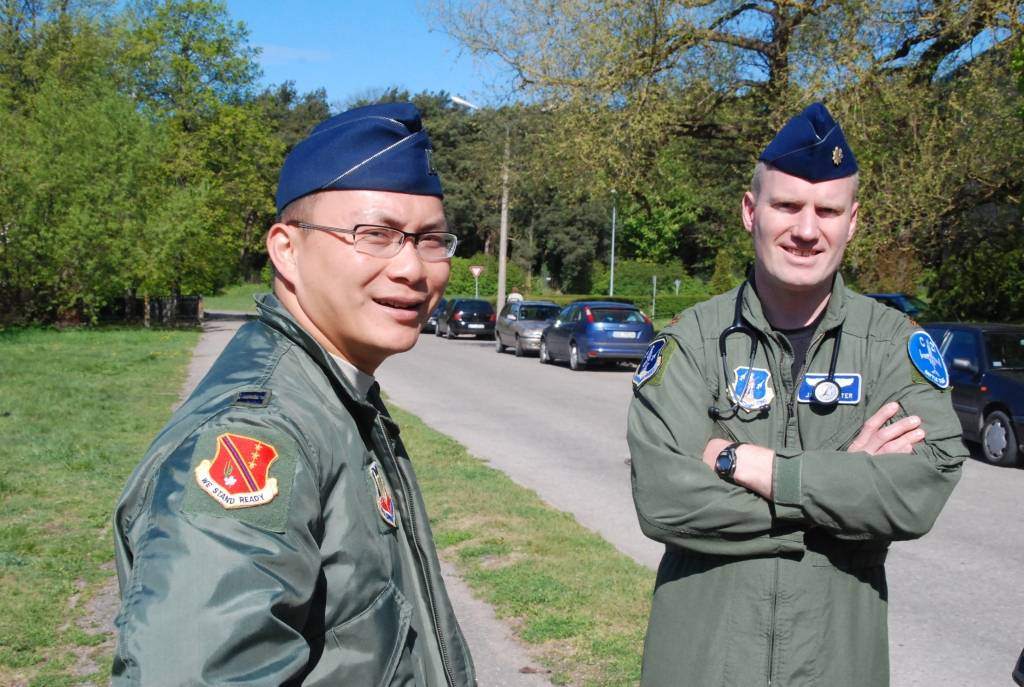 Pašvaldības rīkotās Veselības nedēļas laikā notiek arī ASV un Nacionālo bruņoto spēku militāro mediķu konsultācijas. Otrdien pie Liepājas Neredzīgo biedrības tika uzslietas vairākas kara hospitāļa teltis. Trešdien mediķu konsultācijas...
Autors: Ilze Vainovska