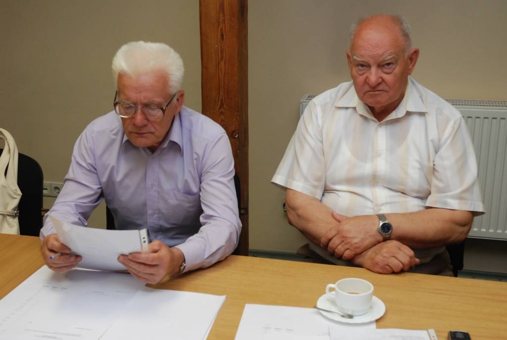 Piektdien, 26. jūnijā uz pēdējo kopīgo sēdi pulcējās Liepājas rajona pašvaldību vadītāji un rajona padomes struktūrvienību vadītāji. Viņi apstiprināja šā gada pirmā pusgada budžeta izpildi un nobalsoja par “Liepājas rajona pašvaldības...
Autors: Sarmīte Štrausa