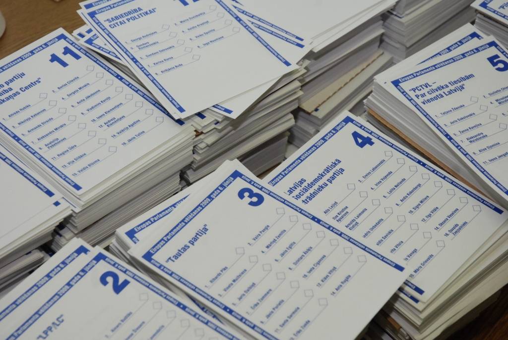 Šodien, 3. jūnijā, kā arī rīt un parīt uz dažām stundām jau ir atvērti pašvaldību un Eiroparlamenta vēlēšanu iecirkņi. Pirmie vēlētāji atzīst, ka šodien balso, jo sestdien būs aizņemti vai neatradīsies pilsētā.

Šodien, 3. jūnijā,...
Autors: 