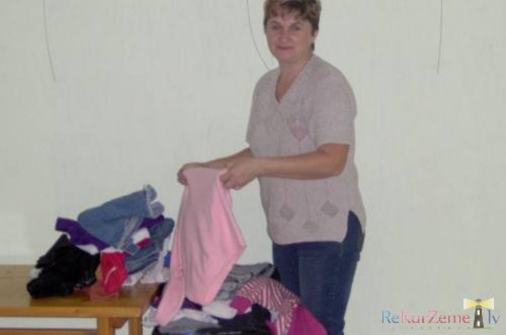 Cīravas pagasta pārvaldes zālē līdz 30. augustam ir atvērts ziedojumu un apmaiņas punkts “Es tev, tu – man...”. “Vecāki, Jūsu bērni vasarā ir krietni paaugušies, un kāda, vēl skolas gaitām vajadzīga lieta, kļuvusi lieka. Aicinām pārskatīt...