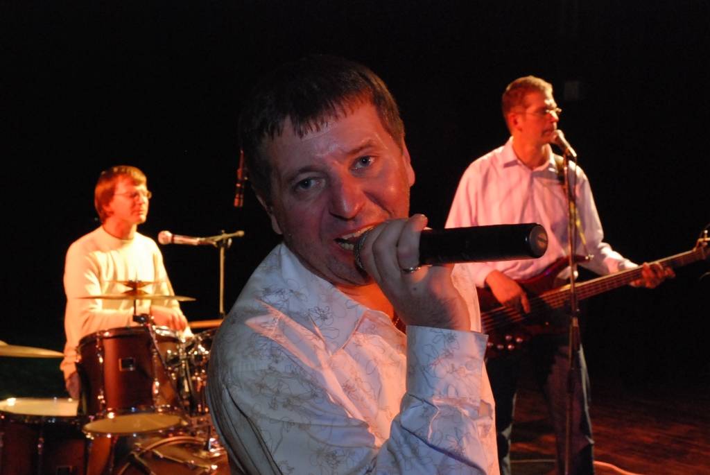 Sestdien, 24. oktobrī, uz rudenīgu šlāgerballi aicināja Liepājas latviešu biedrības nams. Šlāgerballē 