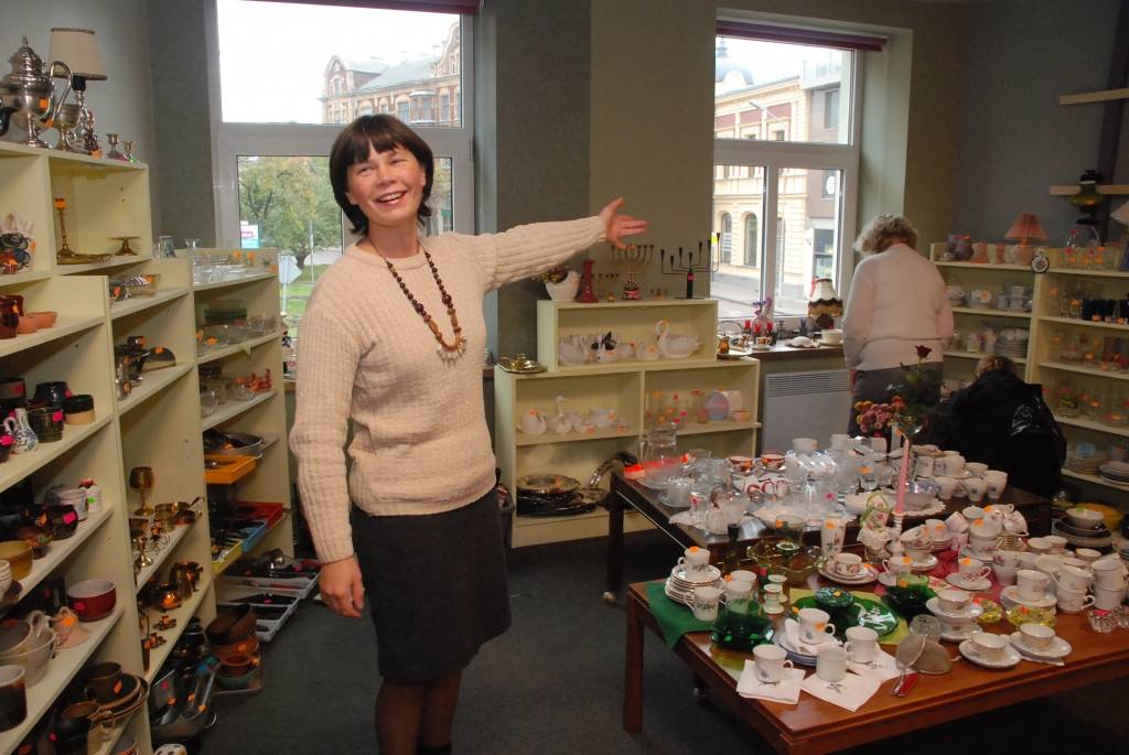 Pagaidām tikai trešdienās un sestdienās no pulksten 11 līdz 15 Liepājā, Pasta ielas 28. nama otrajā stāvā, ir atvērts biedrības “No sirds uz sirdi” veikaliņš, kura ienākumi tiek ziedoti bērnu centra “Atspulgs” vajadzībām. 

“Esam...
Autors: Ilze Vainovska