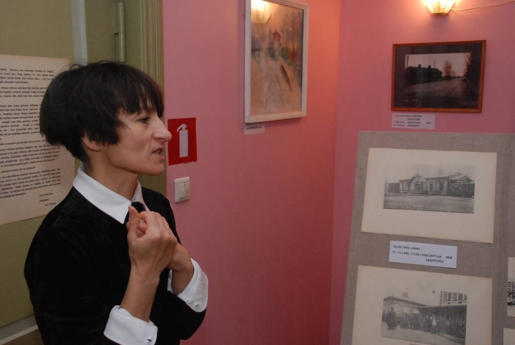 Zentas Mauriņas piemiņas istabā ir skatāma izstāde par reiz maršrutā Liepāja–Aizpute braucošo vilcienu, kam viena no pieturām bijusi rakstnieces bērnības pilsētā Grobiņā. Izstādi iekārtojusi Z. Mauriņas piemiņas istabas jaunā vadītāja...