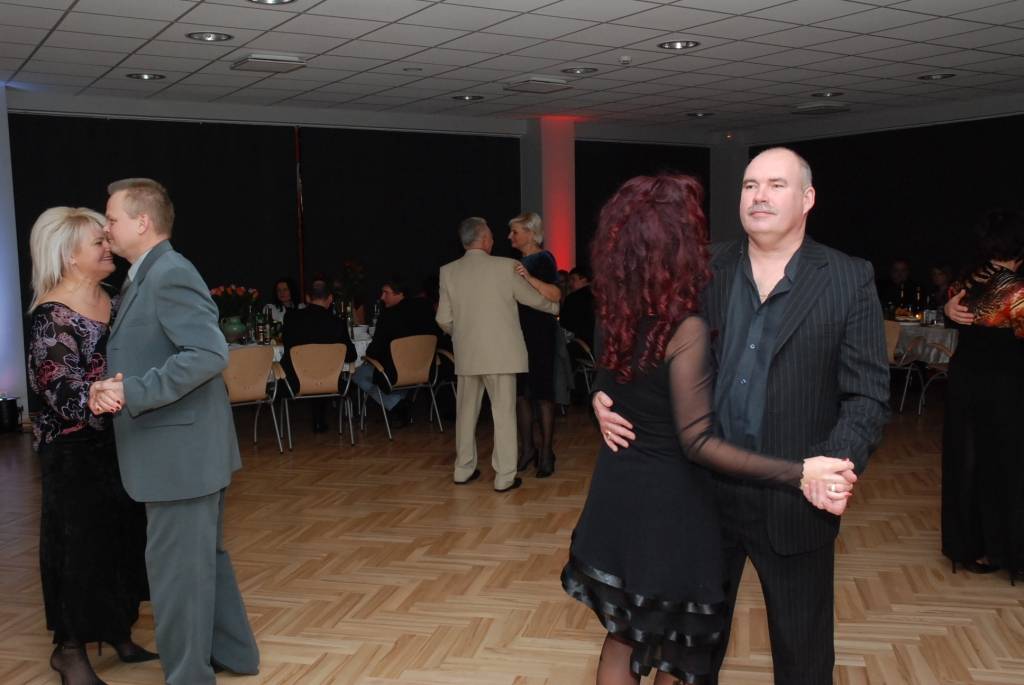 17. novembra vakarā balle notika Liepājas Olimpiskā centra Tango zālē. Balli spēlē grupa 