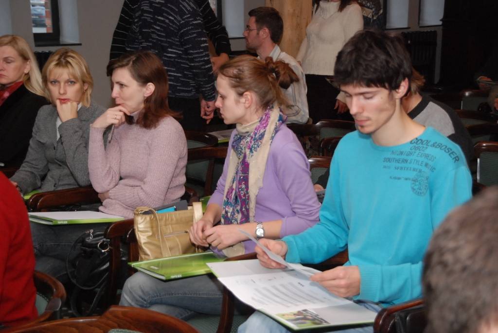 Kurzemes Biznesa inkubatora seminārs mazajiem un vidējiem komersantiem pulcēja vairāk nekā simts interesentu. Viņi uzzināja par Latvijas Investīciju un attīstības aģentūras lomu uzņēmējdarbības veicināšanā, Biznesa inkubatora sniegtajām...
Autors: Anita Platace