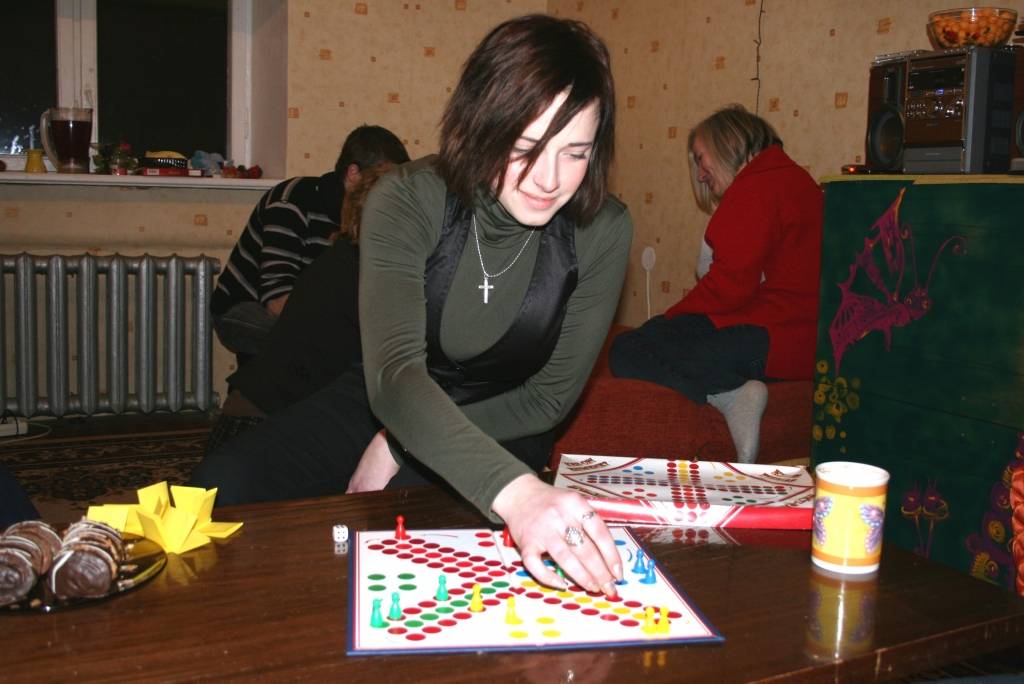 Ar Liepājas dzejnieces Janas Egles uzvaru sestdien, 23. janvārī, Liepājā noslēdzās Uldiņkausa riču račā 2009 trešais posms. J. Egle ir līdere turnīra kopvērtējumā, pirms pēdējā posma savu tuvāko sekotāju Mārci Dobeli apsteidzot par...
Autors: Uldis Dobelis