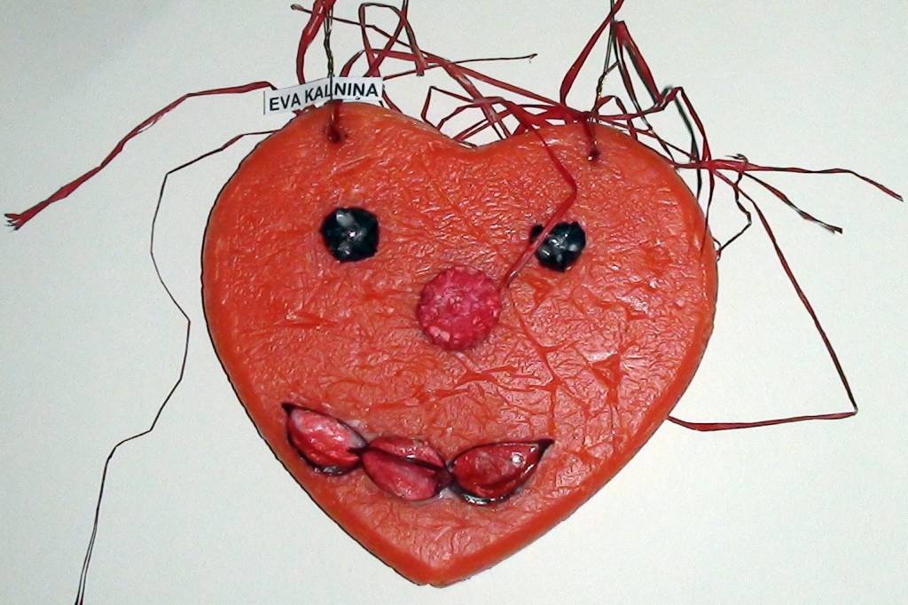 Senos laikos, kad ļaudīm vēl nebija pulksteņu, laiku noteica pēc saules, mēness un zvaigznēm. Arī gaiļa dziedāšana bija labs palīgs laika noteikšanā. 

Viņš jau guļ līdz trešajiem gaiļiem - vēl tagad tautā saka par lielu gulētāju. 

Ar...