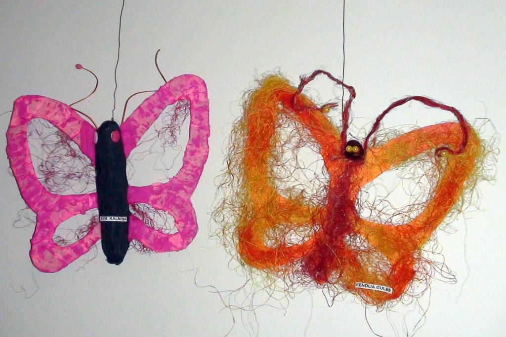 Cīravas kultūras namā apskatāma kultūras nama floristikas pulciņa dalībnieku un skolotājas Dainuvītes Zagorskas darbu izstāde 