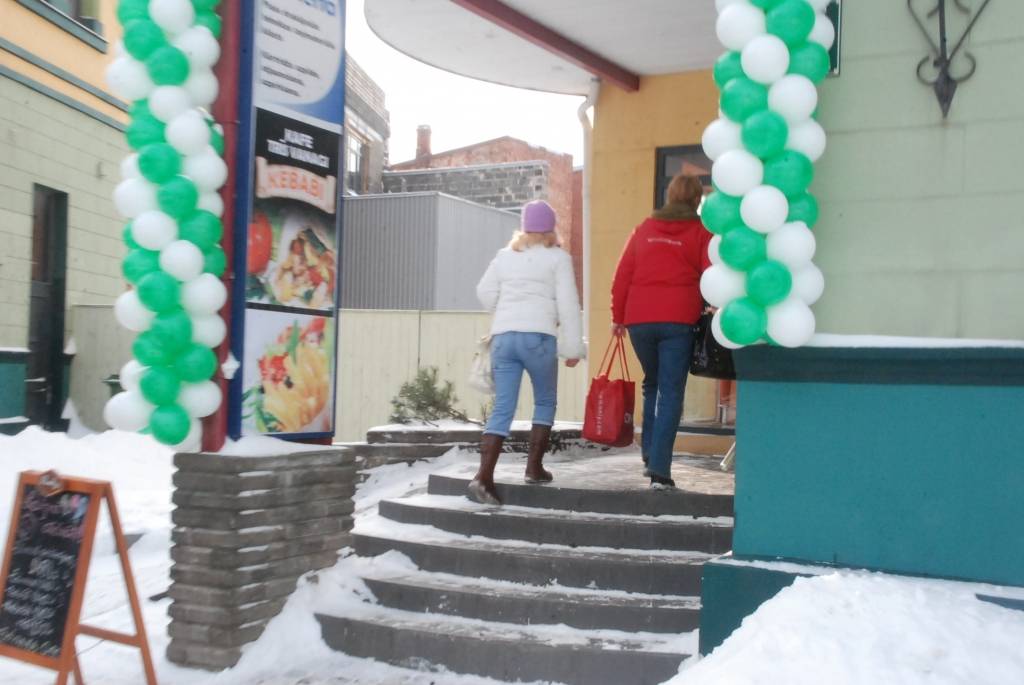 Liepājas centrā, Rožu laukumā, durvis atkal vēris bistro. 