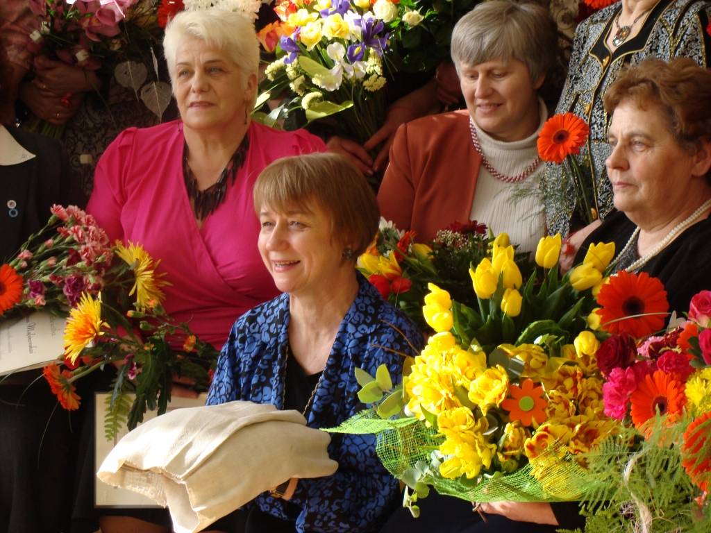 Šodien, 8. martā, visas Sieviešu tiesību institūta Gada balvas nominantes devušās uz Rīgu, lai apmeklētu pieņemšanu, ko Eiropas Parlamenta informācijas birojs Latvijā un Sieviešu tiesību institūts organizē Starptautiskās Sieviešu dienas...
Autors: ReKurZeme, portāls