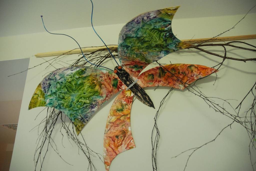 Līdz maijam Cīravas kultūras nama foajē apskatāma floristikas pulciņa darbu izstāde “Pavasara vēstneši”. Izstādē jaunie floristi skolotājas Dainuvītes Zagorskas vadībā veidojuši darbus no dažādiem materiāliem. Tauriņi un ziedi tapuši no...
Autors: Iluta Dreimane