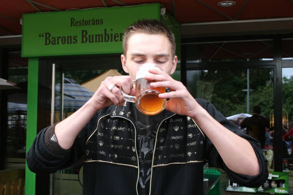 Sestdien, 19. jūnijā, restorāna 