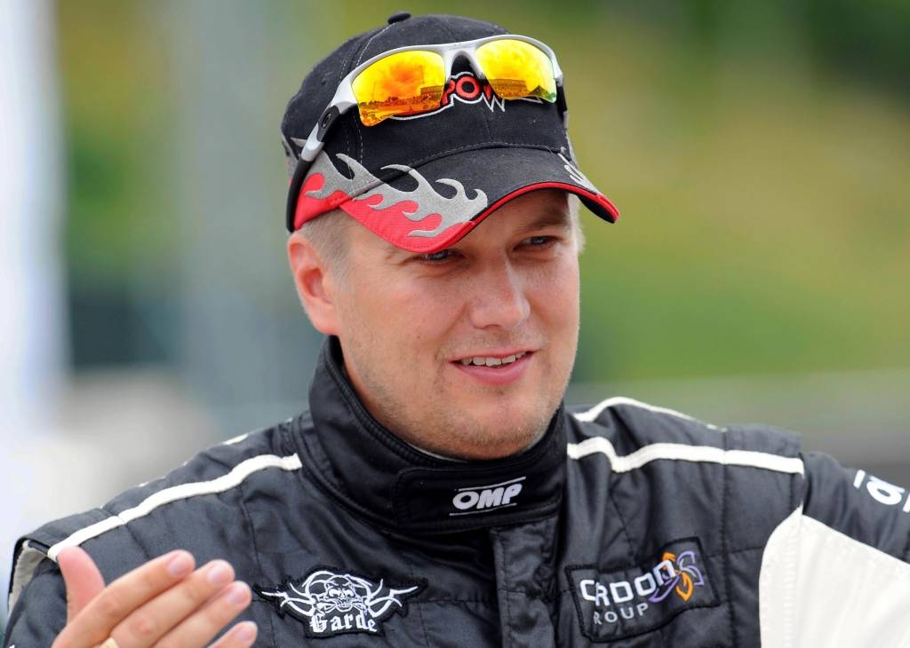 Labi zināmais somu rallija braucējs Tonijs Gārdemeisters nolēmis brīvdienas pavadīt Latvijā un apmeklēt arī ralliju Kurzeme 2010.
Autors: Publicitātes foto