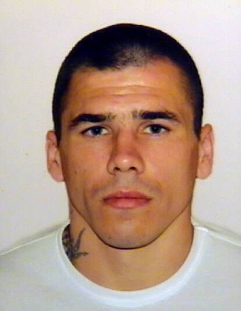 Valsts policijas Kurzemes reģiona pārvaldes Saldus iecirknis meklē 1981. gadā dzimušo Denisu Litvičenko, kurš tiek turēts aizdomās par sevišķi smaga nozieguma izdarīšanu.
Autors: Valsts policijas foto