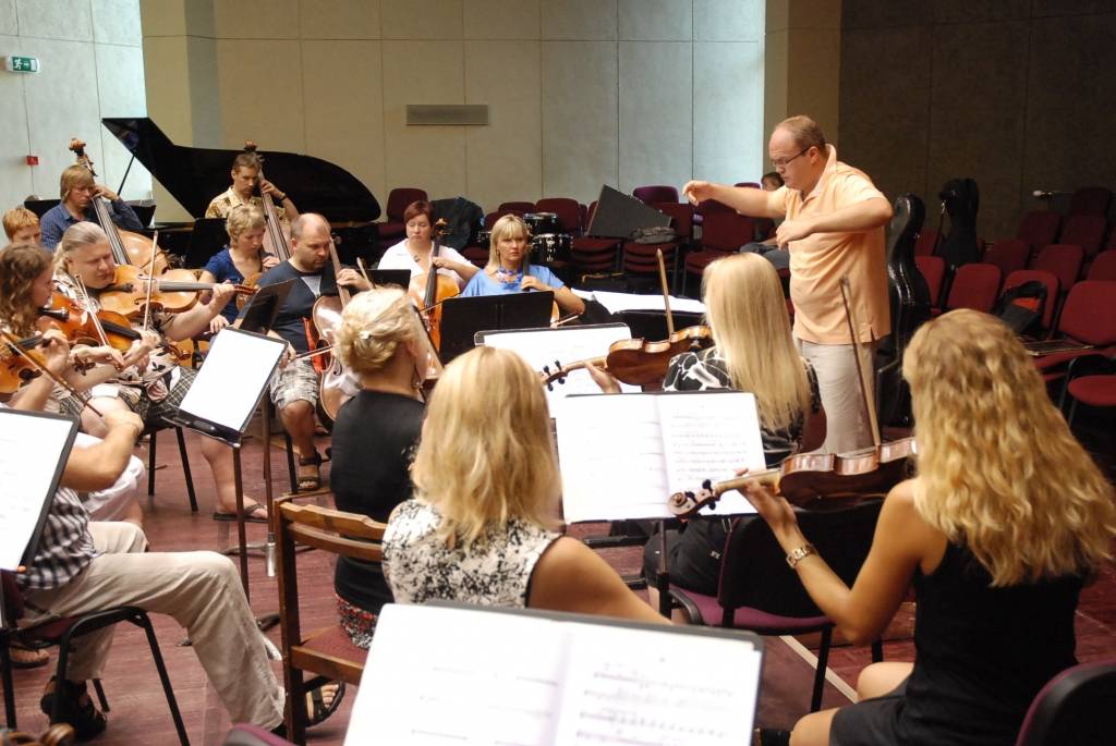 Diriģents Māris Sirmais un Liepājas simfoniskais orķestris mēģina Pētera Butāna “Kantāti korim un orķestrim”. 
Autors: Dainis Ģelzis