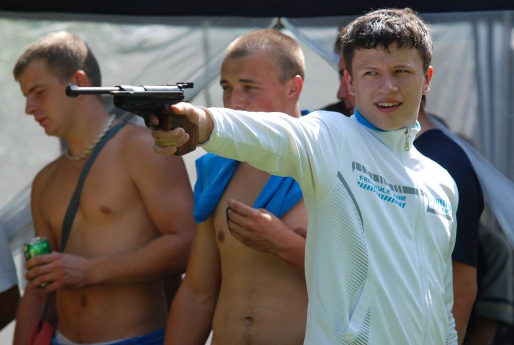 Aizputes pilsētas svētku laikā sestdien, 7. augustā, sportisti sacentās arī ložu šaušanā.
Autors: Uldis Dobelis