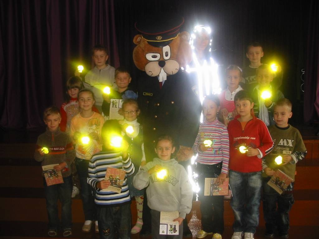 Gaismas cilvēka un inspektora Bebra Bruno viesošanās kādā izglītības iestādē Liepājā pērn. 
Autors: Valsts policijas foto
