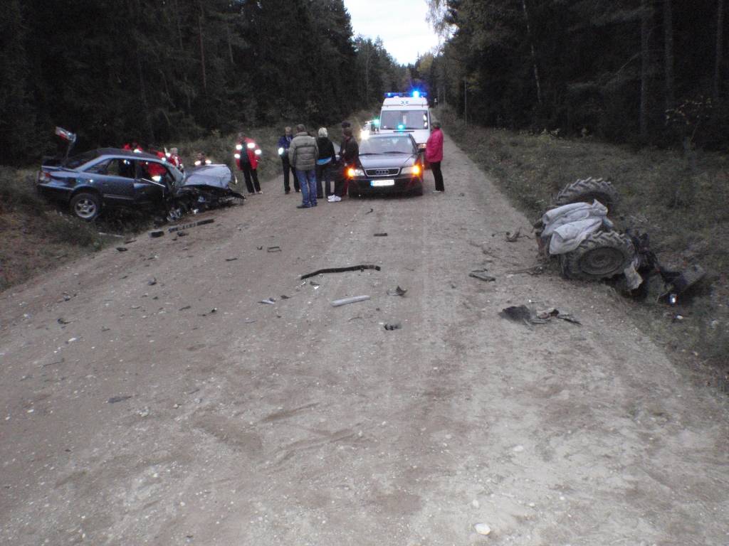 11. oktobrī 1977. gadā dzimis vīrietis, vadot paštaisītu traktoru, iebraucis pretējā braukšanas joslā un sadūries ar automašīnu 