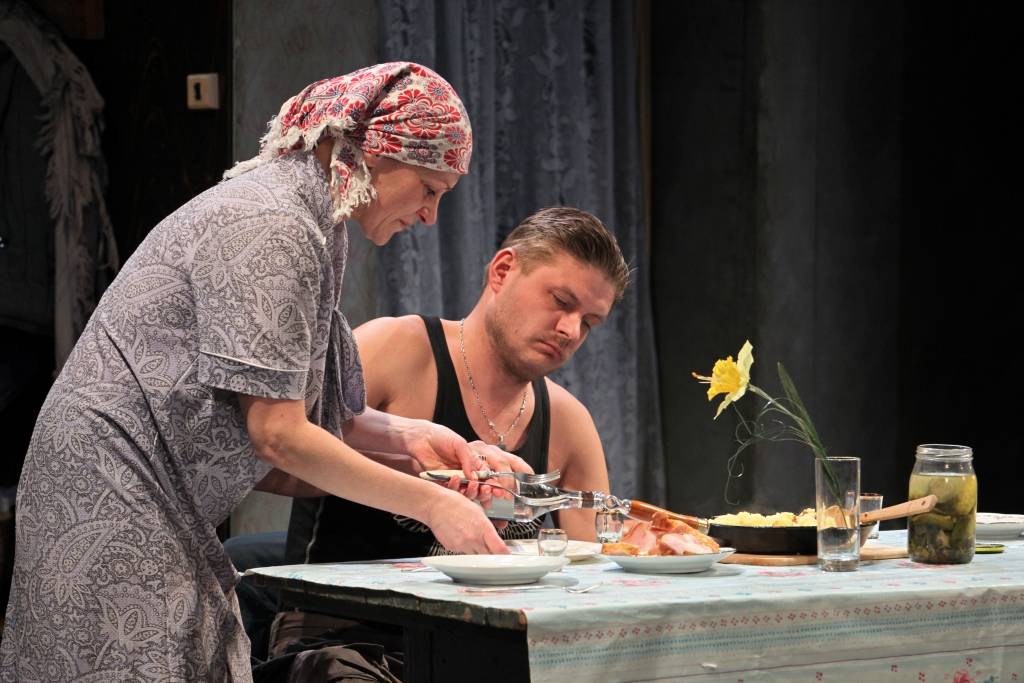 Skats no Liepājas teātra izrādes 