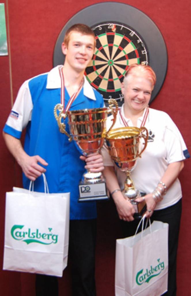 Latvijas 2010. gada čempioni - Madars Razma un Ligita Vilks.
Autors: No Latvijas Darta organizācijas mājaslapas.