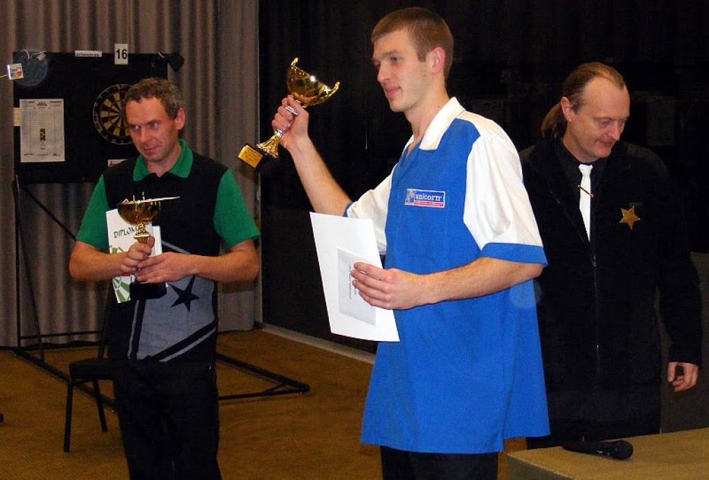 Priekulnieks Madars Razma (priekšplānā) pēdējā mēneša laikā savu meistarību apliecinājis WDF pasaules reitinga sacensībās Igaunijā un Lietuvā.
Autors: Publicitātes foto