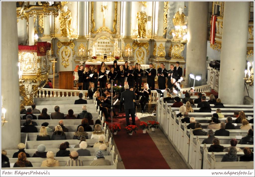 Autors: Liepājas Svētās Trīsvienības katedrāles foto