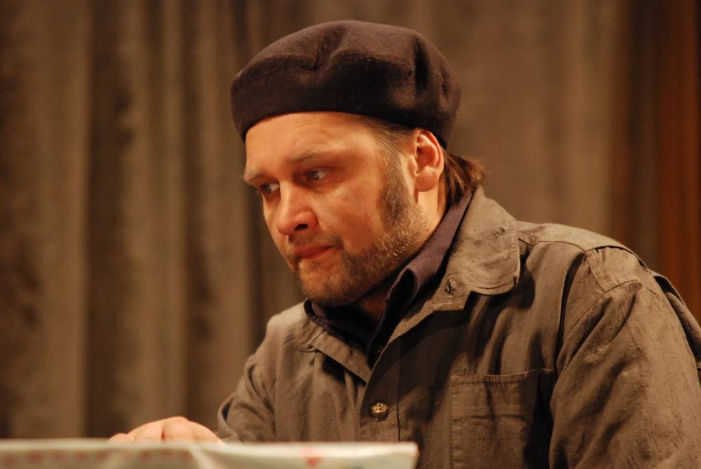 Kaspars Gods izrādē 