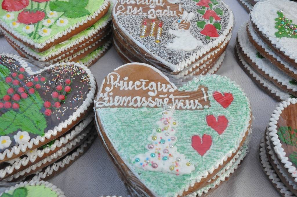 Šodien, 1. decembrī, pie tirdzniecības nama 