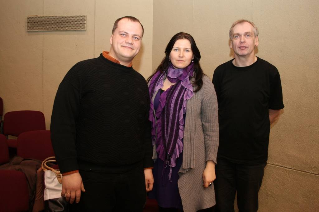 Diriģents Atvars Lakstīgala (no kreisās), dziedātāja Liene Kinča un diriģents Gintars Rinkevičs. 
Autors: Uldis Dobelis 