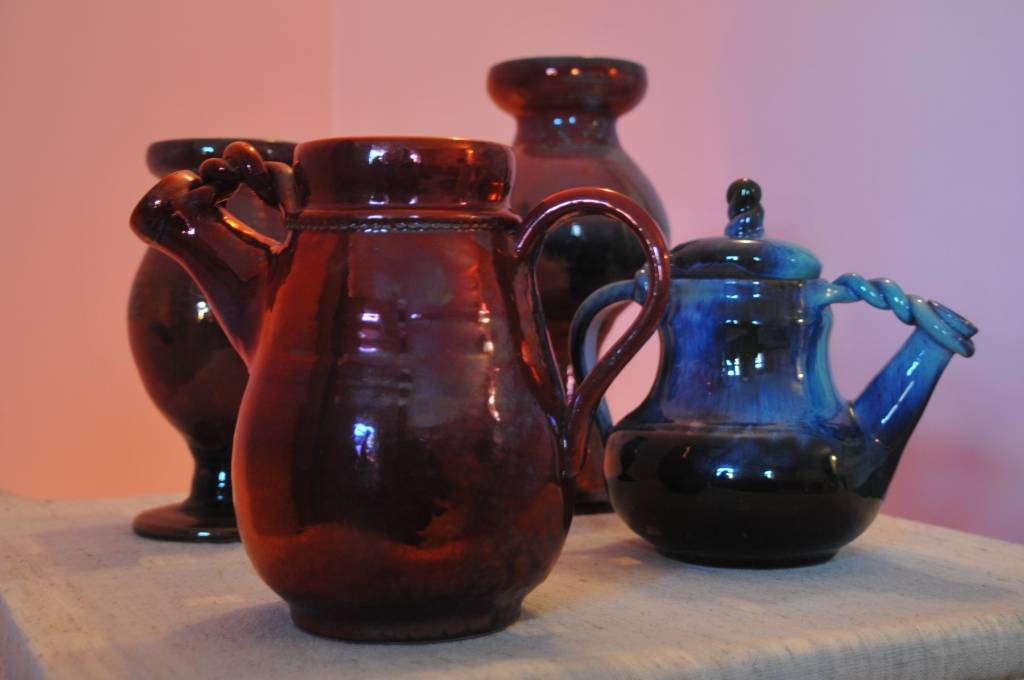 No 15. februāra līdz 5. martam Grobiņā, Zentas Mauriņas piemiņas istabās, būs skatāma keramiķes, Tautas daiļamata meistares Deboras Dzenes jubilejas personālizstāde 