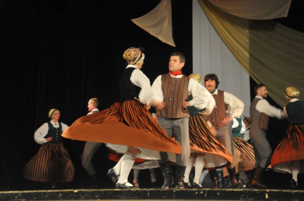 5. februārī Liepājas Latviešu biedrības namā notika dažādu paaudžu tautas deju kolektīvu koncerts 