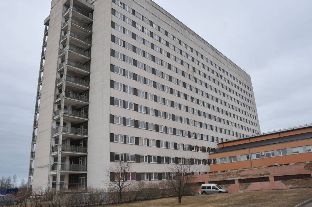 Liepājas reģionālajā slimnīcā šobrīd notiek būvlaukuma sagatavošanas un dīzeļģeneratora konteinera pamatu izbūves darbi, kas iekļaujas kopējā slimnīcas renovācijas darbu programmā.

Šī ir daļa no slimnīcas rekonstrukcijas pirmās kārtas, ko...
Autors: ReKurZeme, portāls