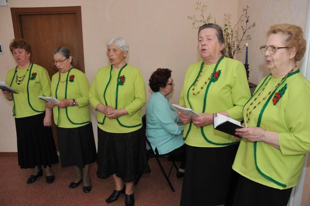 No Klusās nedēļas uz 27. aprīli bija pārcelts Lieldienu svinēšanas pasākums Karostas pensionāru dienas centrā. Rokdarbnieces izrādīja jaunāko veikumu un Lieldienu tematikai veltītus darbus. Ar dziesmām klātesošos priecēja ansamblis...
Autors: Ilze Vainovska