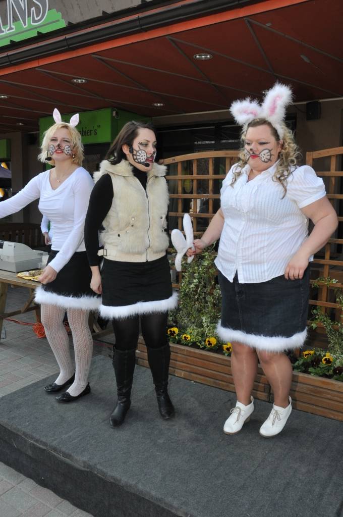 Šodien laukumā pie TN „Kurzeme” notika Lieldienu gaidīšanas pasākums - lielā Zaķu parāde un citas atrakcijas, darbojās tirdziņš.
Autors: ReKurZeme, portāls