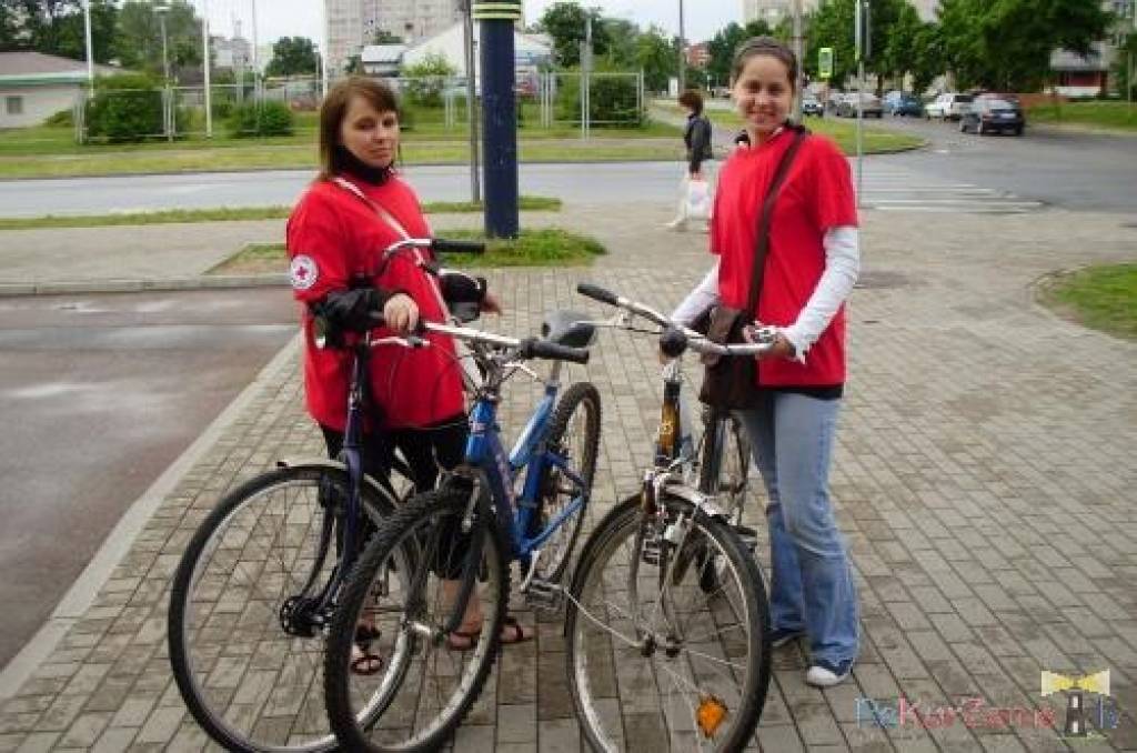 Otrdien, 14. jūnijā, atzīmējot Starptautisko Asinsdonoru dienu, Latvijas Sarkanā Krusta Liepājas komitejas jaunieši un darbinieki rīkoja velobraucienu, kā arī mudināja liepājniekus kļūt par donoriem.

Akcijas 