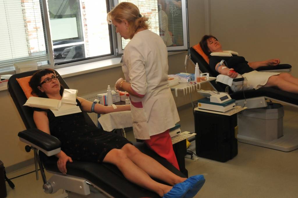 Šodien Liepājas reģionālās slimnīcas Asins sagatavošanas nodaļas rīkotā izbraukuma Donoru diena notika arī Valsts policijas Kurzemes reģiona pārvaldē Liepājā, Bāriņu ielā 3. Donoru diena tur tika rīkota pirmo reizi. Iniciatīva radusies...
Autors: ReKurZeme, portāls