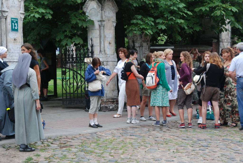 Trešdienas rītā ceļā uz Aglonu devās svētceļnieku grupa no Liepājas. Priestera Mariuša Kempas vadībā viņiem jāpieveic aptuveni 450 kilometru.

Vissvētākās Jaunavas Marijas Debesīs uzņemšanas svētku kulminācija Aglonā būs 13. un 14....
Autors: ReKurZeme, portāls